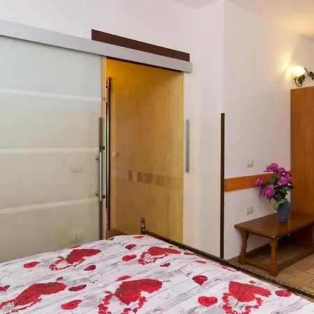 Nuraghe Apartament *